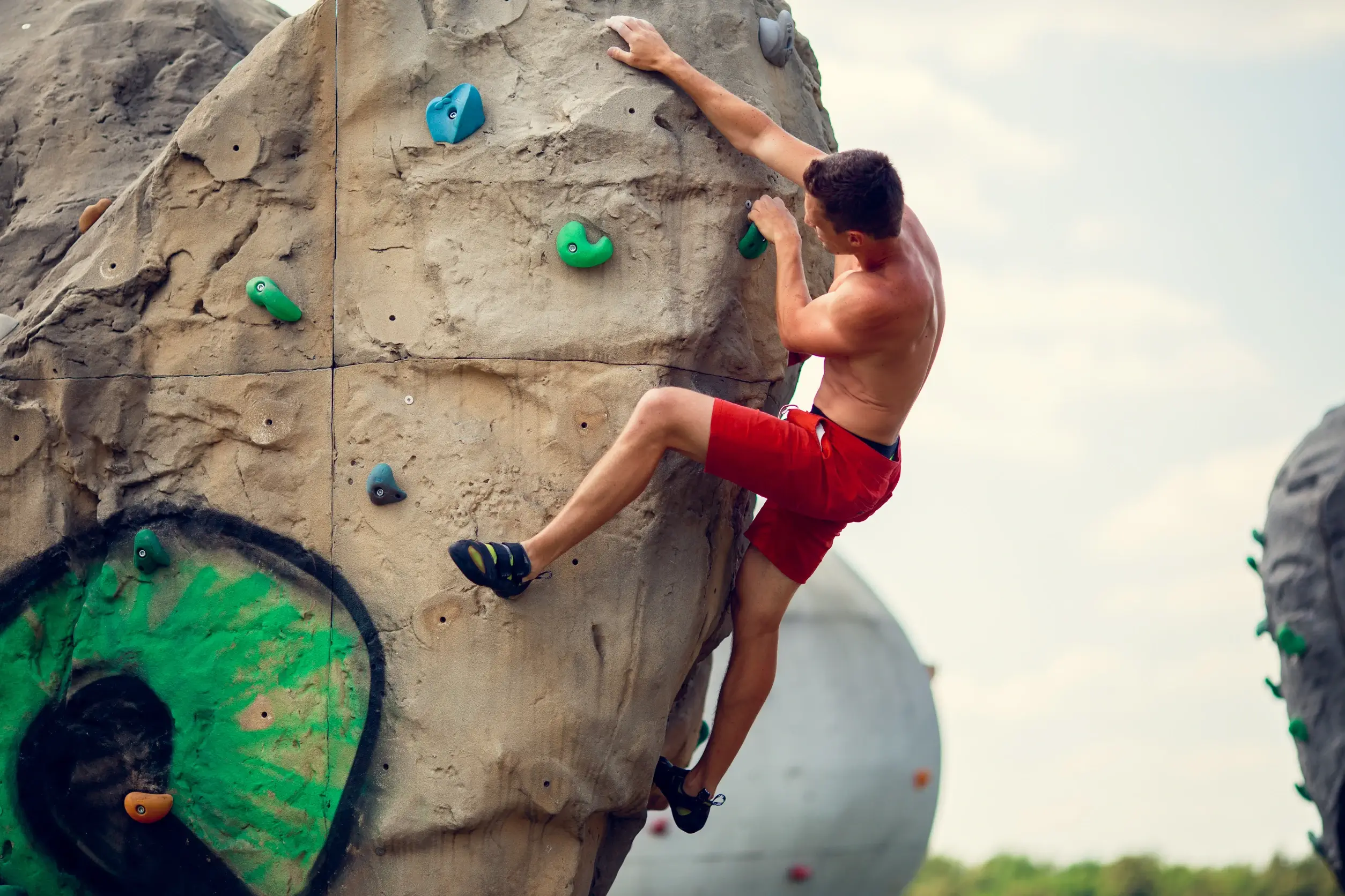 Bouldering Vs Rock Climbing: A Climber's Guide